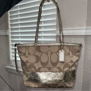Coach Tan and Gold Women's shoulder bag